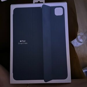 Slightly used Apple Smart Folio that fit iPad Pro 1-3rd generation